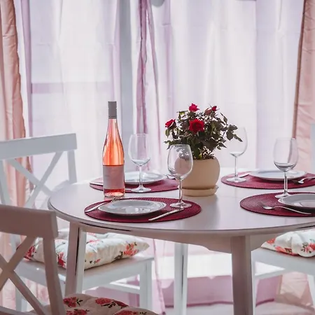 Apartman Andreya's Sea Apartment-beach, Sea Garden ,old Town, Free Parking, Free Evcharging Station Várna